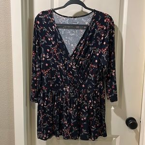 Dark Floral Torrid Super Soft size 1 V-neck top